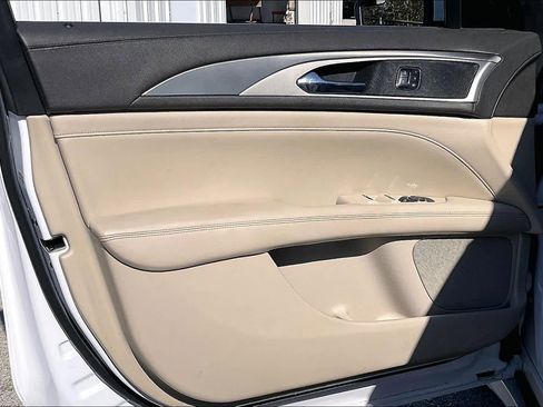 Used 2017 Lincoln MKZ Premiere image 19