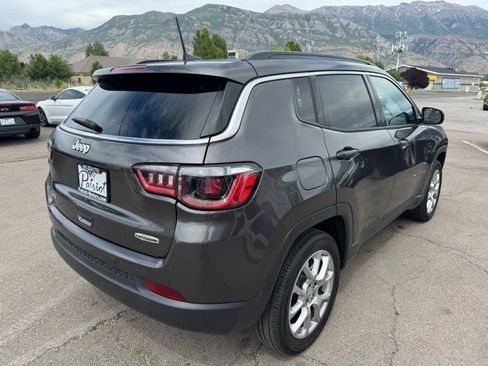Used 2023 Jeep Compass Latitude w/ Sun and Sound Group AWD/4WD image 5