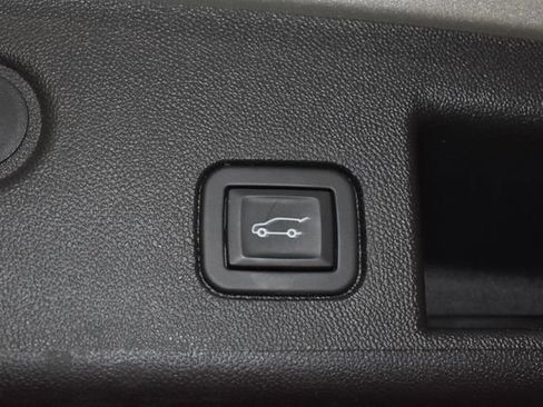 Used 2022 Chevrolet Equinox Premier AWD/4WD image 36