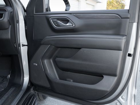 Used 2024 Chevrolet Suburban LT image 50