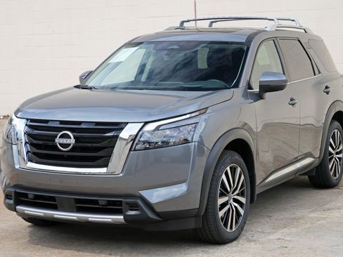 Used 2025 Nissan Pathfinder Platinum w/ Cargo Package AWD/4WD image 46