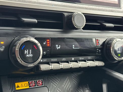 Used 2024 Toyota Tacoma Trailhunter image 21