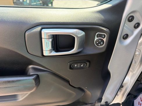 Used 2024 Jeep Wrangler Unlimited w/ Convenience Group AWD/4WD image 28