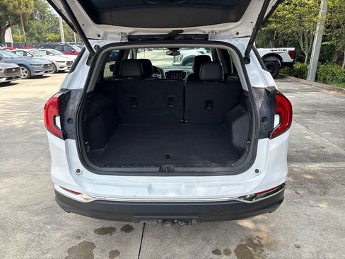 Used 2022 GMC Terrain SLT w/ Tech Package FWD image 28