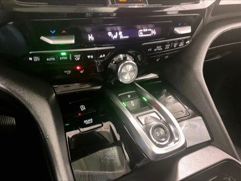 Used 2025 Acura MDX SH-AWD image 27