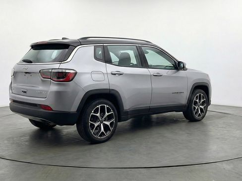 Used 2025 Jeep Compass Limited image 9