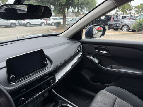 Used 2025 Nissan Rogue SV FWD image 33