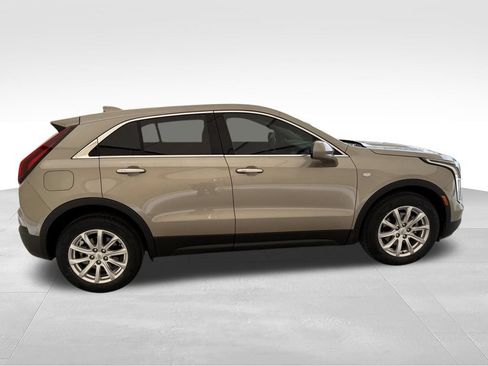 Used 2023 Cadillac XT4 Luxury w/ Driver Awareness Package FWD image 6
