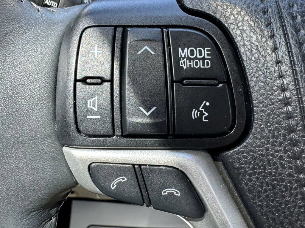 Used 2019 Toyota Highlander XLE AWD/4WD image 27
