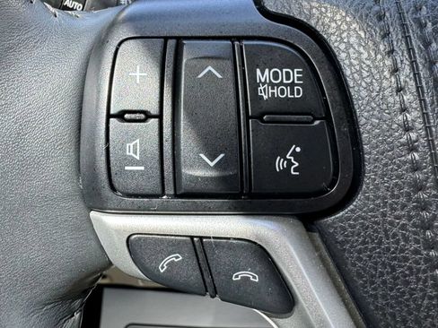 Used 2019 Toyota Highlander XLE AWD/4WD image 27