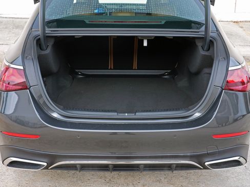 Used 2025 Mercedes-Benz E 350 4MATIC Sedan w/ Multicontour Seating Package image 10