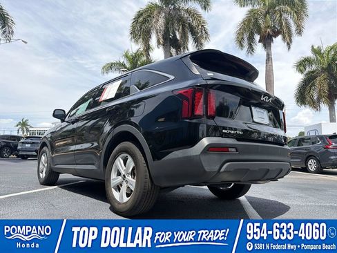 Used 2023 Kia Sorento LX FWD image 22