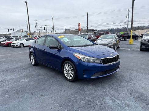 Used 2017 Kia Forte S image 1