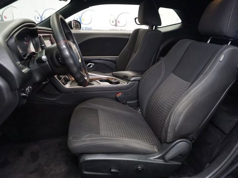 Used 2019 Dodge Challenger SXT w/ Blacktop Package image 7