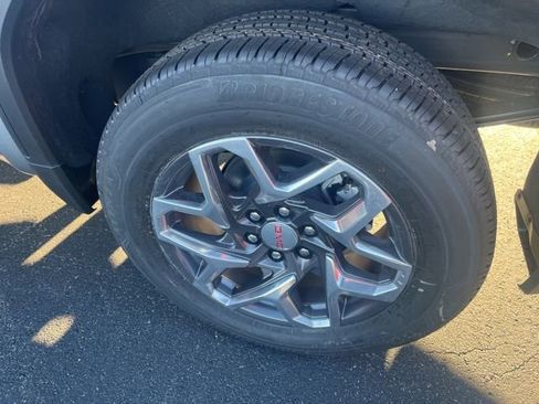 New 2026 GMC Sierra 1500 SLE w/ Preferred Package image 9