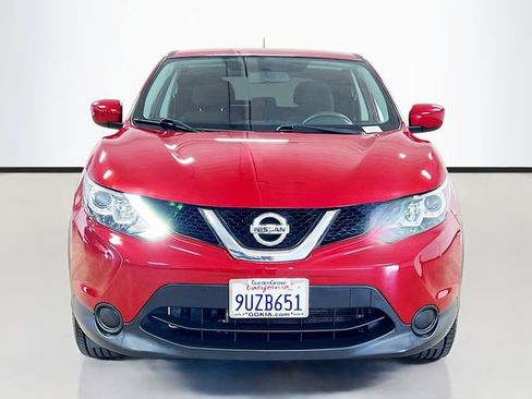 Used 2017 Nissan Rogue Sport S image 2