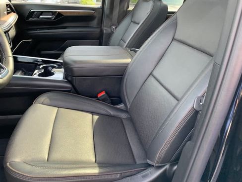 Used 2025 Chevrolet Tahoe High Country AWD/4WD image 13