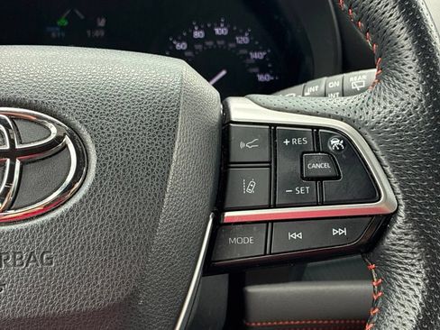 Used 2022 Toyota Sienna XSE w/ XSE Plus Package AWD/4WD image 35