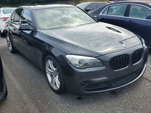 Used 2013 BMW 750i RWD image 2