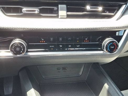 Used 2026 Chevrolet Equinox LT FWD image 12