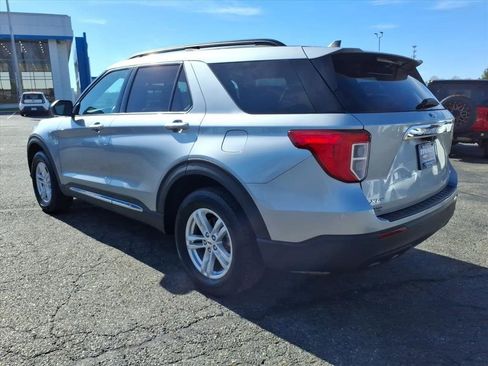 Used 2023 Ford Explorer XLT AWD/4WD image 5