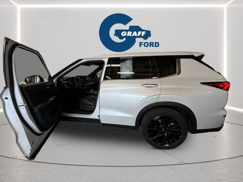 Used 2023 Mitsubishi Outlander SE Black Edition AWD/4WD image 17
