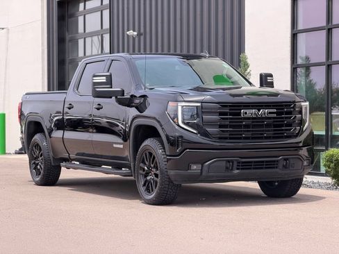 Used 2024 GMC Sierra 1500 Elevation w/ LPO, Elevation Black Package AWD/4WD image 4