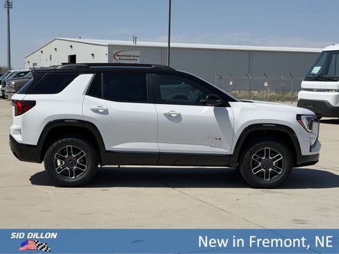 New 2026 GMC Terrain AT4 AWD/4WD image 3