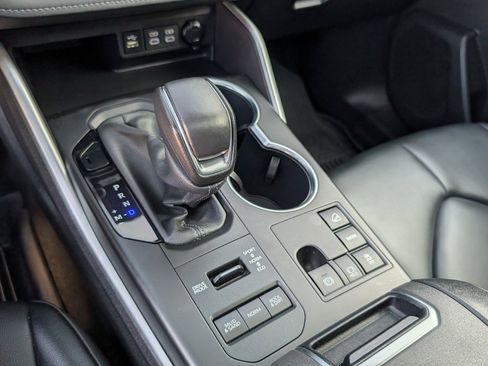 Used 2024 Toyota Highlander XLE image 17