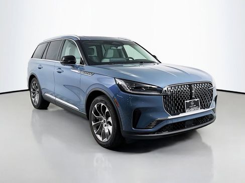 Used 2025 Lincoln Aviator Reserve w/ Illumination Package RWD image 3