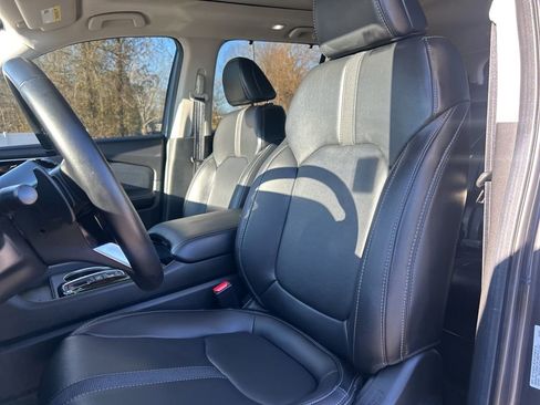 Used 2025 Honda Pilot Touring image 7