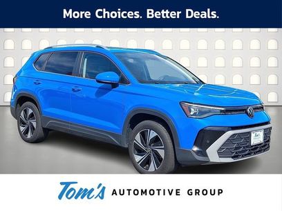 Used 2025 Volkswagen Taos SE w/ Panoramic Sunroof Package