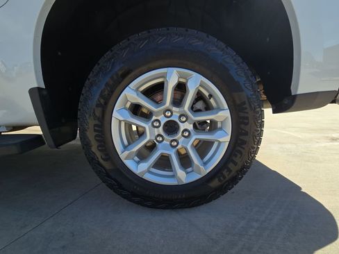 Used 2025 Chevrolet Silverado 1500 LT image 32