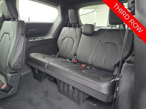 New 2027 Chrysler Pacifica Select FWD image 31