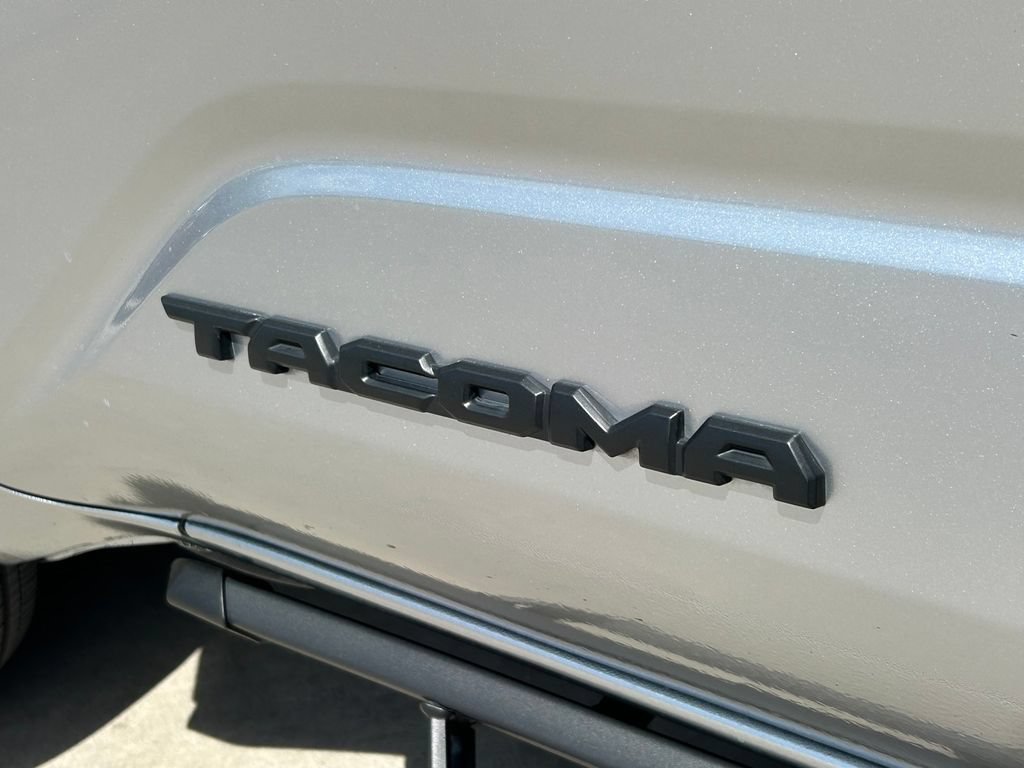 Certified 2025 Toyota Tacoma SR5 AWD/4WD image 15