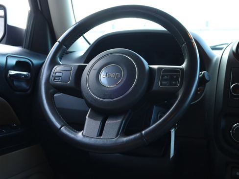 Used 2016 Jeep Patriot High Altitude image 9