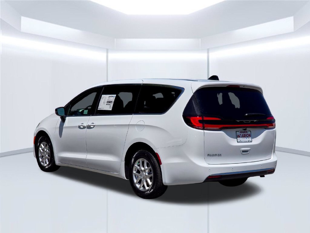 New 2027 Chrysler Pacifica Select FWD image 17
