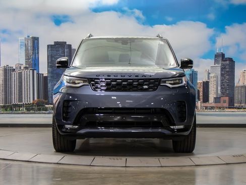 Certified 2025 Land Rover Discovery Dynamic SE image 3
