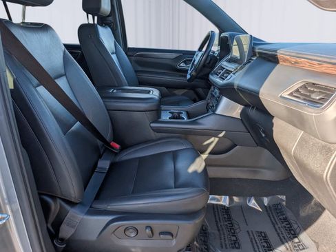 Used 2022 Chevrolet Suburban LT image 9