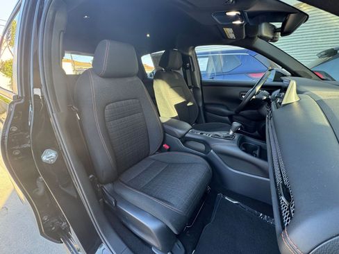 Used 2025 Honda HR-V Sport image 36