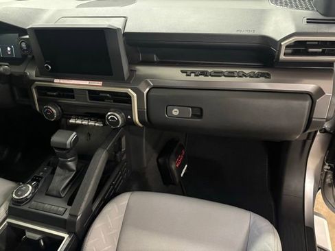 Certified 2025 Toyota Tacoma SR5 AWD/4WD image 20