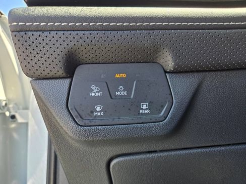 Used 2024 Volkswagen Atlas SE AWD/4WD image 22