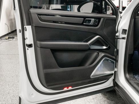 Used 2023 Porsche Cayenne Turbo GT image 38