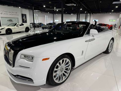 Used 2019 Rolls-Royce Dawn image 3