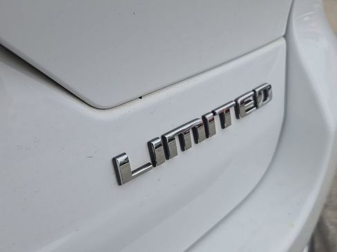 Used 2023 Jeep Grand Cherokee Limited AWD/4WD image 9