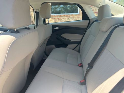 Used 2018 Ford Focus SE FWD image 20