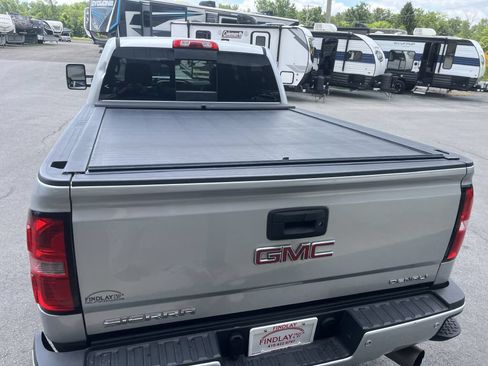 Used 2019 GMC Sierra 2500 Denali w/ Duramax Plus Package AWD/4WD image 12