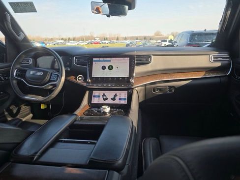 Used 2023 Jeep Grand Wagoneer Series II image 15