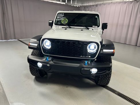 Used 2024 Jeep Wrangler Unlimited image 2