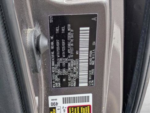 Used 2022 Toyota Sienna XLE image 15